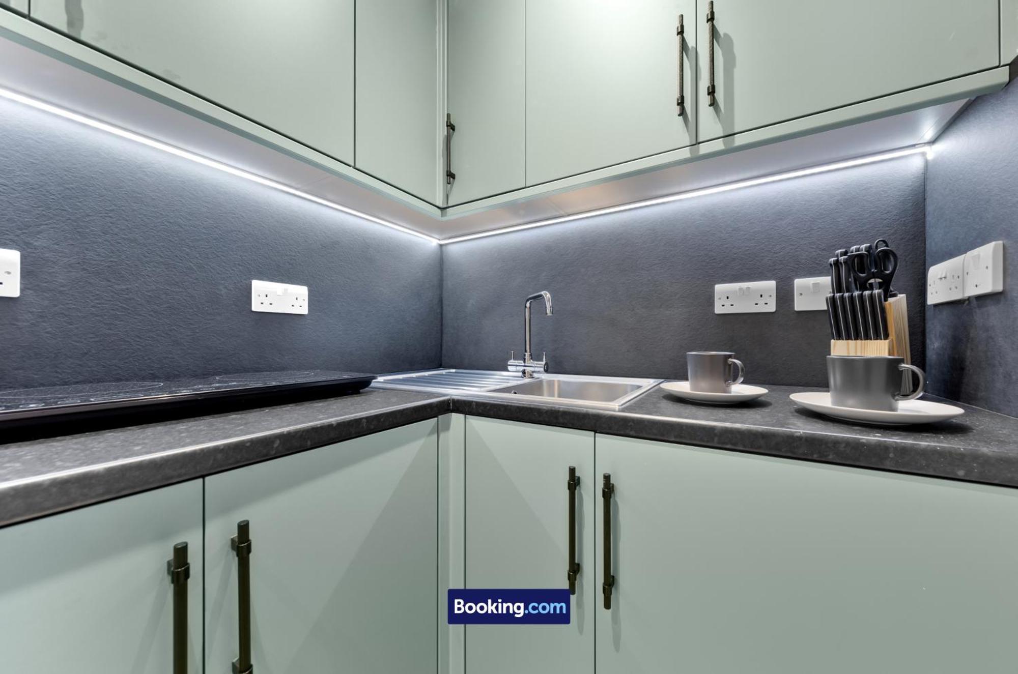 Modern, & Comfy By Smart Short Lets & Serviced Deptford With Free Wifi Apartment London