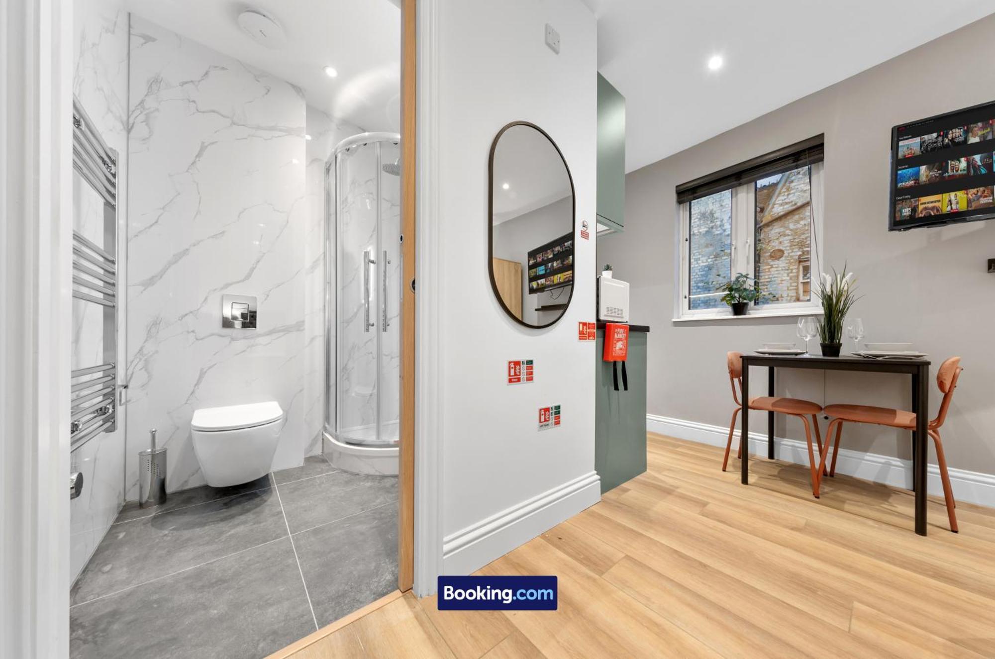 Modern, & Comfy By Smart Short Lets & Serviced Deptford With Free Wifi London