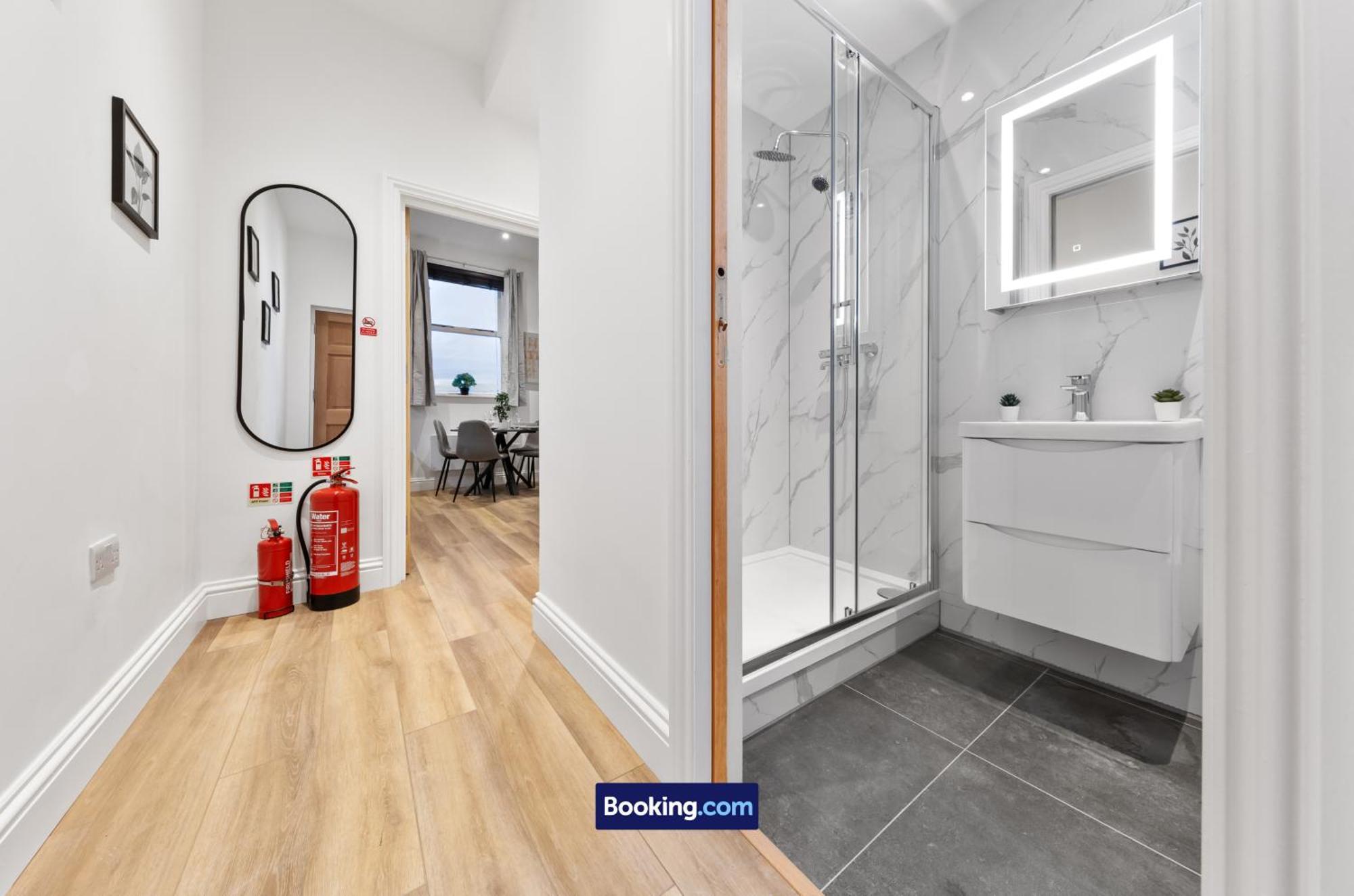 Modern, & Comfy By Smart Short Lets & Serviced Deptford With Free Wifi London