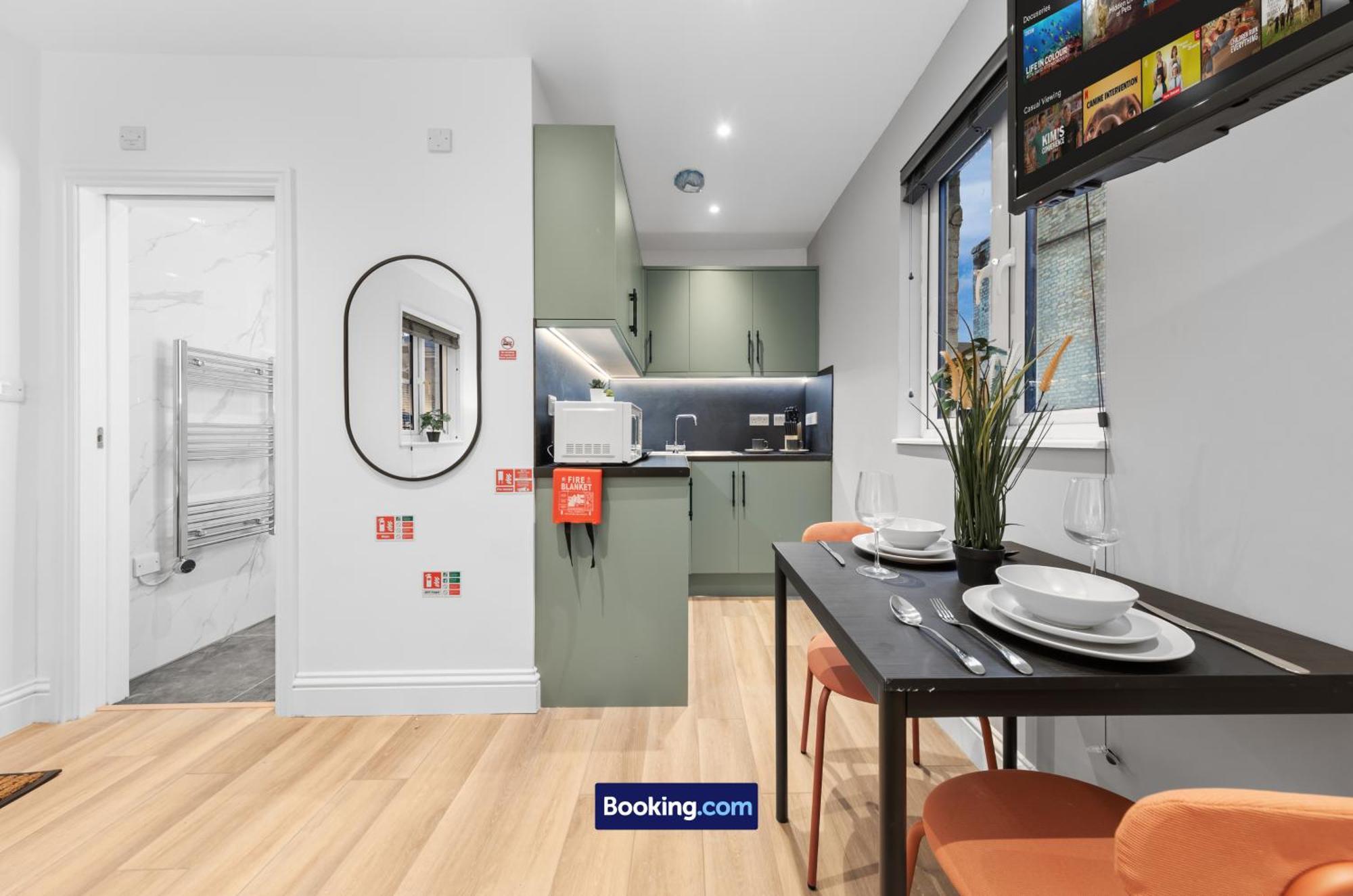 Modern, & Comfy By Smart Short Lets & Serviced Deptford With Free Wifi London