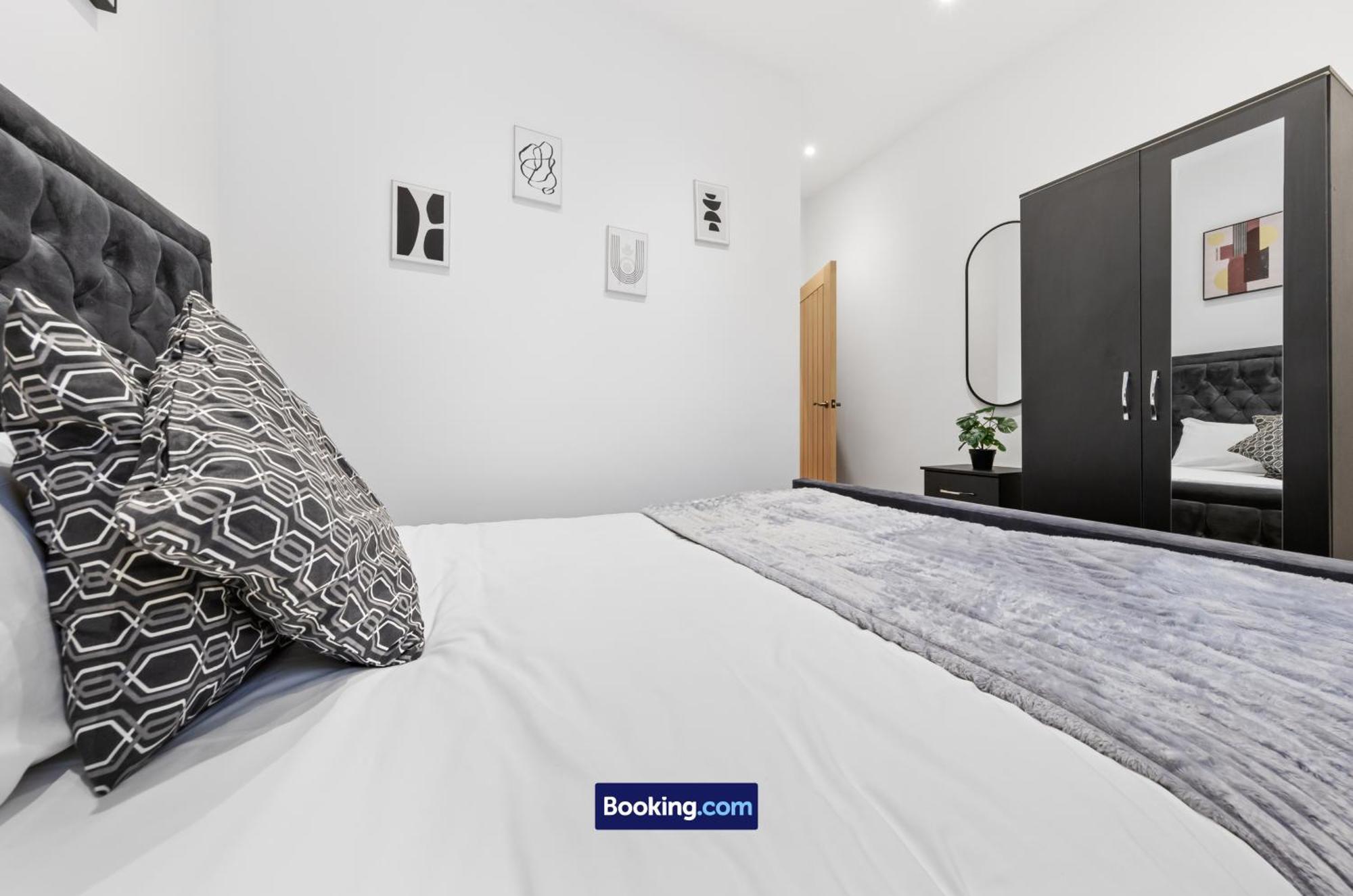 Modern, & Comfy By Smart Short Lets & Serviced Deptford With Free Wifi London