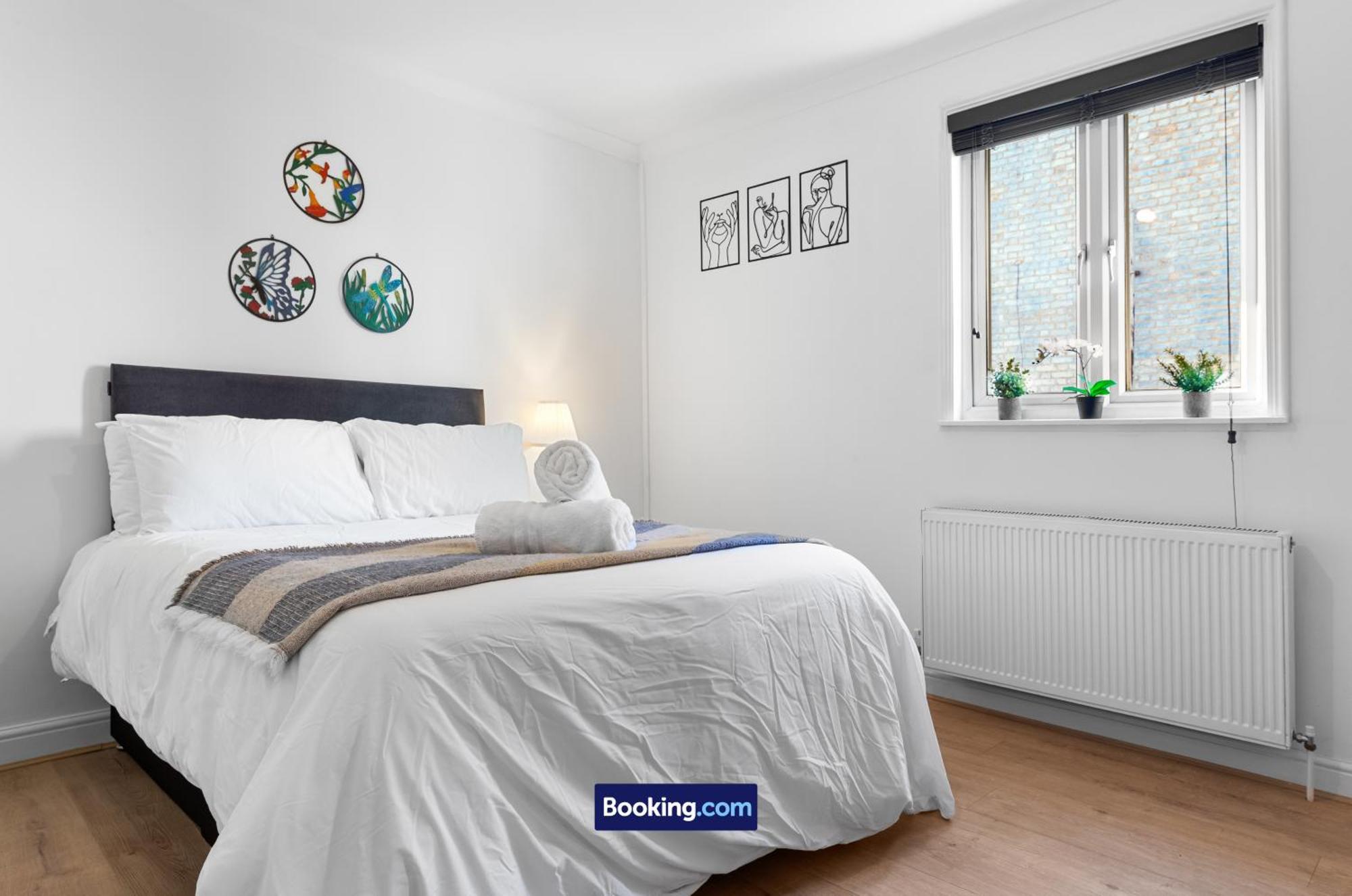 Modern, & Comfy By Smart Short Lets & Serviced Deptford With Free Wifi London